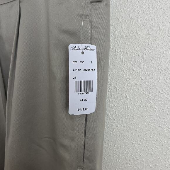NWT Brooks Brothers Chino 44x32 Stretch Lightweight Advantage Pleated Two-Tuck - Picture 7 of 10